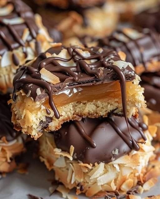 Samoas Cookies – Chewy Caramel, Coconut & Chocolate Treats