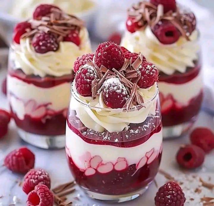 raspberry-white-chocolate-mousse-parfait