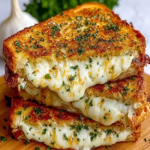 garlic-bread-grilled-cheese